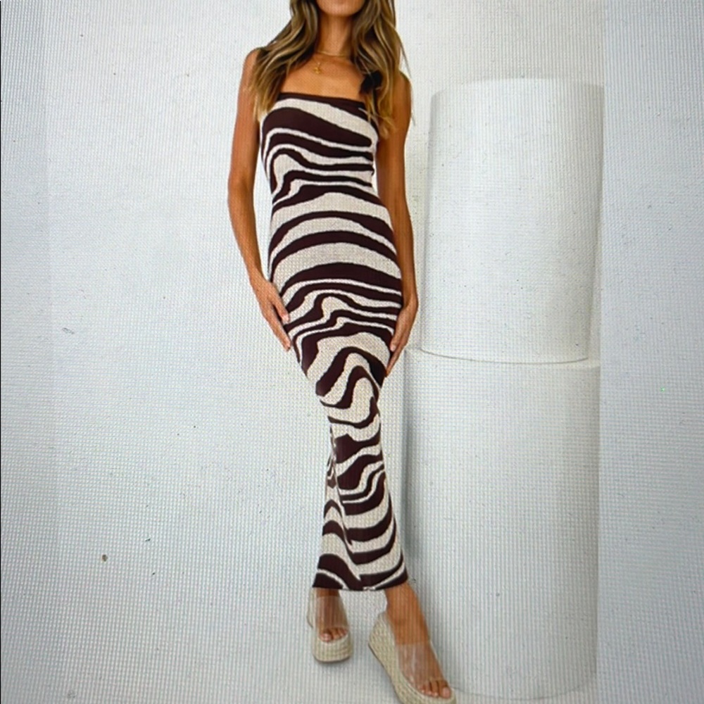 Skip a beat knit midi dress - Picture 1 of 2